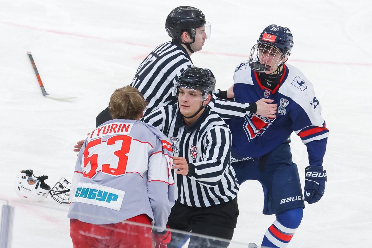 В борьбе за выход в финал МХЛ «Чайка» проигрывает «Спартаку»